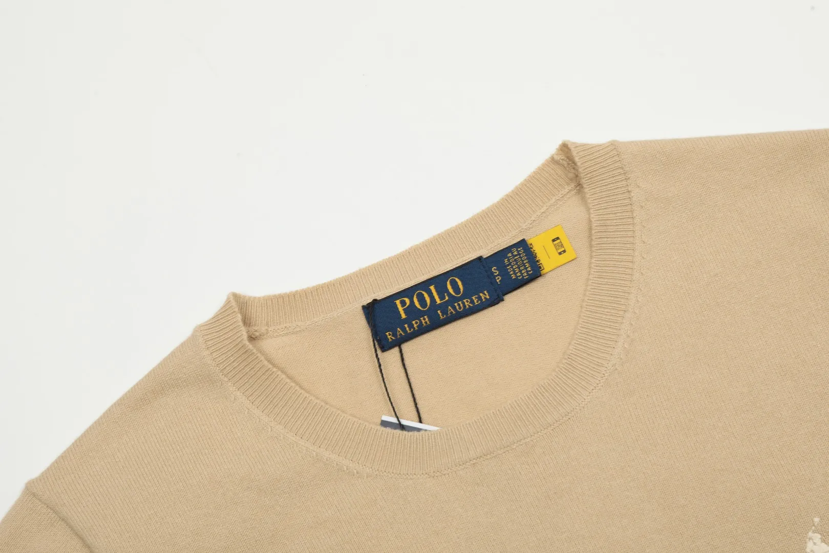 🅿️156 "Top quality" Style number: DS008# (not off the shelves all year round) [Ralph Lauren round neck solid color pony embroidered logo knitted short sleeves] ✅Ralph Lauren classic basic versatile knitted short sleeves for all seasons ✅Main supplier platform live broadcast Wholesale entity Replenish if out of stock Not off the shelf ✅ZP quality 1:1 version Scan the code to enter the GF website Counter quality ✅Detailed quality is the only one in Guangzhou Imported quality cotton yarn, focusing on high-end, cost-effective, good quality needless to say ✅The version is restored to the original version, loose, comfortable and stress-free, simple is high-end, classic is timeless ✅The upper body is simple and easy to match, a must-have for goddess ootd. Good-looking clothes are never picky. A must-have in the goddess' wardrobe. Size: S-XL Color: Army green, off-white, black, light pink, khaki, navy, light blue, mint green